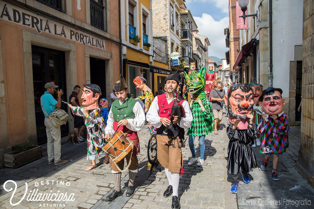 Desfiles de gigantes y cabezudos 10
